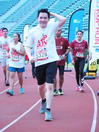 BIB: 1275, 2948
                            <button type="button" onclick="openModal(5936231)" class="btn btn-primary btn-sm float-right btn-popup" data-toggle="modal" data-target=".modal-high-quality">
                        <i class="fas fa-shopping-cart"></i> Add to Cart
                    </button>
                                            <button type="button" onclick="isThisMe(5936231, true)" class="btn btn-success btn-sm float-right btn-popup btn-isme hidden" data-toggle="tooltip" data-placement="bottom" title="นี่คือรูปของคุณใช่ไหม คลิกที่นี่เพื่อเอาเข้าอัลบั้ม">
                        <i class="fas fa-plus"></i> Add to album
                    </button>
                    <button type="button" onclick="isThisMe(5936231, false)" class="btn btn-warning btn-sm float-right btn-popup btn-isnotme hidden">
                        <i class="fas fa-ban"></i> Remove from album
                    </button>