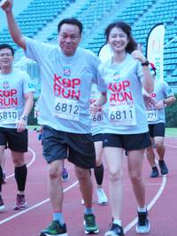 BIB: 6812, 5810, 6811, 271
                            <button type="button" onclick="openModal(5930996)" class="btn btn-primary btn-sm float-right btn-popup" data-toggle="modal" data-target=".modal-high-quality">
                        <i class="fas fa-shopping-cart"></i> Add to Cart
                    </button>
                                            <button type="button" onclick="isThisMe(5930996, true)" class="btn btn-success btn-sm float-right btn-popup btn-isme hidden" data-toggle="tooltip" data-placement="bottom" title="นี่คือรูปของคุณใช่ไหม คลิกที่นี่เพื่อเอาเข้าอัลบั้ม">
                        <i class="fas fa-plus"></i> Add to album
                    </button>
                    <button type="button" onclick="isThisMe(5930996, false)" class="btn btn-warning btn-sm float-right btn-popup btn-isnotme hidden">
                        <i class="fas fa-ban"></i> Remove from album
                    </button>