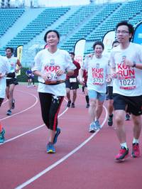 BIB: 1022, 5753
                            <button type="button" onclick="openModal(5935247)" class="btn btn-primary btn-sm float-right btn-popup" data-toggle="modal" data-target=".modal-high-quality">
                        <i class="fas fa-shopping-cart"></i> Add to Cart
                    </button>
                                            <button type="button" onclick="isThisMe(5935247, true)" class="btn btn-success btn-sm float-right btn-popup btn-isme hidden" data-toggle="tooltip" data-placement="bottom" title="นี่คือรูปของคุณใช่ไหม คลิกที่นี่เพื่อเอาเข้าอัลบั้ม">
                        <i class="fas fa-plus"></i> Add to album
                    </button>
                    <button type="button" onclick="isThisMe(5935247, false)" class="btn btn-warning btn-sm float-right btn-popup btn-isnotme hidden">
                        <i class="fas fa-ban"></i> Remove from album
                    </button>