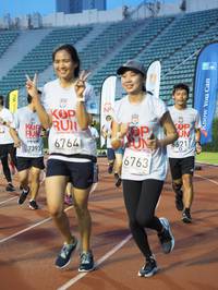 BIB: 6621, 6764, 7393, 6763
                            <button type="button" onclick="openModal(5916187)" class="btn btn-primary btn-sm float-right btn-popup" data-toggle="modal" data-target=".modal-high-quality">
                        <i class="fas fa-shopping-cart"></i> Add to Cart
                    </button>
                                            <button type="button" onclick="isThisMe(5916187, true)" class="btn btn-success btn-sm float-right btn-popup btn-isme hidden" data-toggle="tooltip" data-placement="bottom" title="นี่คือรูปของคุณใช่ไหม คลิกที่นี่เพื่อเอาเข้าอัลบั้ม">
                        <i class="fas fa-plus"></i> Add to album
                    </button>
                    <button type="button" onclick="isThisMe(5916187, false)" class="btn btn-warning btn-sm float-right btn-popup btn-isnotme hidden">
                        <i class="fas fa-ban"></i> Remove from album
                    </button>