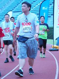 BIB: 6879, 4638, 276
                            <button type="button" onclick="openModal(5927902)" class="btn btn-primary btn-sm float-right btn-popup" data-toggle="modal" data-target=".modal-high-quality">
                        <i class="fas fa-shopping-cart"></i> Add to Cart
                    </button>
                                            <button type="button" onclick="isThisMe(5927902, true)" class="btn btn-success btn-sm float-right btn-popup btn-isme hidden" data-toggle="tooltip" data-placement="bottom" title="นี่คือรูปของคุณใช่ไหม คลิกที่นี่เพื่อเอาเข้าอัลบั้ม">
                        <i class="fas fa-plus"></i> Add to album
                    </button>
                    <button type="button" onclick="isThisMe(5927902, false)" class="btn btn-warning btn-sm float-right btn-popup btn-isnotme hidden">
                        <i class="fas fa-ban"></i> Remove from album
                    </button>