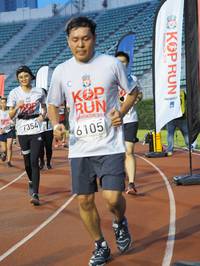 BIB: 7354, 6105, 201
                            <button type="button" onclick="openModal(5916082)" class="btn btn-primary btn-sm float-right btn-popup" data-toggle="modal" data-target=".modal-high-quality">
                        <i class="fas fa-shopping-cart"></i> Add to Cart
                    </button>
                                            <button type="button" onclick="isThisMe(5916082, true)" class="btn btn-success btn-sm float-right btn-popup btn-isme hidden" data-toggle="tooltip" data-placement="bottom" title="นี่คือรูปของคุณใช่ไหม คลิกที่นี่เพื่อเอาเข้าอัลบั้ม">
                        <i class="fas fa-plus"></i> Add to album
                    </button>
                    <button type="button" onclick="isThisMe(5916082, false)" class="btn btn-warning btn-sm float-right btn-popup btn-isnotme hidden">
                        <i class="fas fa-ban"></i> Remove from album
                    </button>