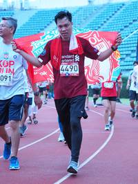 BIB: 091, 4490, 5615
                            <button type="button" onclick="openModal(5931239)" class="btn btn-primary btn-sm float-right btn-popup" data-toggle="modal" data-target=".modal-high-quality">
                        <i class="fas fa-shopping-cart"></i> Add to Cart
                    </button>
                                            <button type="button" onclick="isThisMe(5931239, true)" class="btn btn-success btn-sm float-right btn-popup btn-isme hidden" data-toggle="tooltip" data-placement="bottom" title="นี่คือรูปของคุณใช่ไหม คลิกที่นี่เพื่อเอาเข้าอัลบั้ม">
                        <i class="fas fa-plus"></i> Add to album
                    </button>
                    <button type="button" onclick="isThisMe(5931239, false)" class="btn btn-warning btn-sm float-right btn-popup btn-isnotme hidden">
                        <i class="fas fa-ban"></i> Remove from album
                    </button>