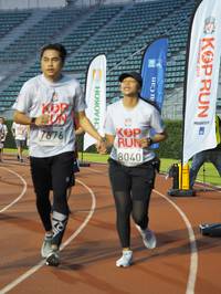 BIB: 8040, 7676, 2019
                            <button type="button" onclick="openModal(5913235)" class="btn btn-primary btn-sm float-right btn-popup" data-toggle="modal" data-target=".modal-high-quality">
                        <i class="fas fa-shopping-cart"></i> Add to Cart
                    </button>
                                            <button type="button" onclick="isThisMe(5913235, true)" class="btn btn-success btn-sm float-right btn-popup btn-isme hidden" data-toggle="tooltip" data-placement="bottom" title="นี่คือรูปของคุณใช่ไหม คลิกที่นี่เพื่อเอาเข้าอัลบั้ม">
                        <i class="fas fa-plus"></i> Add to album
                    </button>
                    <button type="button" onclick="isThisMe(5913235, false)" class="btn btn-warning btn-sm float-right btn-popup btn-isnotme hidden">
                        <i class="fas fa-ban"></i> Remove from album
                    </button>