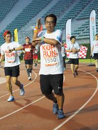 BIB: 1550, 5748, 456
                            <button type="button" onclick="openModal(5914012)" class="btn btn-primary btn-sm float-right btn-popup" data-toggle="modal" data-target=".modal-high-quality">
                        <i class="fas fa-shopping-cart"></i> Add to Cart
                    </button>
                                            <button type="button" onclick="isThisMe(5914012, true)" class="btn btn-success btn-sm float-right btn-popup btn-isme hidden" data-toggle="tooltip" data-placement="bottom" title="นี่คือรูปของคุณใช่ไหม คลิกที่นี่เพื่อเอาเข้าอัลบั้ม">
                        <i class="fas fa-plus"></i> Add to album
                    </button>
                    <button type="button" onclick="isThisMe(5914012, false)" class="btn btn-warning btn-sm float-right btn-popup btn-isnotme hidden">
                        <i class="fas fa-ban"></i> Remove from album
                    </button>