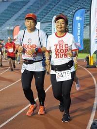 BIB: 3475
                            <button type="button" onclick="openModal(5916048)" class="btn btn-primary btn-sm float-right btn-popup" data-toggle="modal" data-target=".modal-high-quality">
                        <i class="fas fa-shopping-cart"></i> Add to Cart
                    </button>
                                            <button type="button" onclick="isThisMe(5916048, true)" class="btn btn-success btn-sm float-right btn-popup btn-isme hidden" data-toggle="tooltip" data-placement="bottom" title="นี่คือรูปของคุณใช่ไหม คลิกที่นี่เพื่อเอาเข้าอัลบั้ม">
                        <i class="fas fa-plus"></i> Add to album
                    </button>
                    <button type="button" onclick="isThisMe(5916048, false)" class="btn btn-warning btn-sm float-right btn-popup btn-isnotme hidden">
                        <i class="fas fa-ban"></i> Remove from album
                    </button>