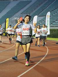 BIB: 8344
                            <button type="button" onclick="openModal(5913281)" class="btn btn-primary btn-sm float-right btn-popup" data-toggle="modal" data-target=".modal-high-quality">
                        <i class="fas fa-shopping-cart"></i> Add to Cart
                    </button>
                                            <button type="button" onclick="isThisMe(5913281, true)" class="btn btn-success btn-sm float-right btn-popup btn-isme hidden" data-toggle="tooltip" data-placement="bottom" title="นี่คือรูปของคุณใช่ไหม คลิกที่นี่เพื่อเอาเข้าอัลบั้ม">
                        <i class="fas fa-plus"></i> Add to album
                    </button>
                    <button type="button" onclick="isThisMe(5913281, false)" class="btn btn-warning btn-sm float-right btn-popup btn-isnotme hidden">
                        <i class="fas fa-ban"></i> Remove from album
                    </button>