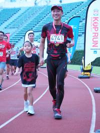 BIB: 4741, 079, 2010
                            <button type="button" onclick="openModal(5934066)" class="btn btn-primary btn-sm float-right btn-popup" data-toggle="modal" data-target=".modal-high-quality">
                        <i class="fas fa-shopping-cart"></i> Add to Cart
                    </button>
                                            <button type="button" onclick="isThisMe(5934066, true)" class="btn btn-success btn-sm float-right btn-popup btn-isme hidden" data-toggle="tooltip" data-placement="bottom" title="นี่คือรูปของคุณใช่ไหม คลิกที่นี่เพื่อเอาเข้าอัลบั้ม">
                        <i class="fas fa-plus"></i> Add to album
                    </button>
                    <button type="button" onclick="isThisMe(5934066, false)" class="btn btn-warning btn-sm float-right btn-popup btn-isnotme hidden">
                        <i class="fas fa-ban"></i> Remove from album
                    </button>