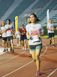 BIB: 7244, 7243, 16212
                            <button type="button" onclick="openModal(5908890)" class="btn btn-primary btn-sm float-right btn-popup" data-toggle="modal" data-target=".modal-high-quality">
                        <i class="fas fa-shopping-cart"></i> Add to Cart
                    </button>
                                            <button type="button" onclick="isThisMe(5908890, true)" class="btn btn-success btn-sm float-right btn-popup btn-isme hidden" data-toggle="tooltip" data-placement="bottom" title="นี่คือรูปของคุณใช่ไหม คลิกที่นี่เพื่อเอาเข้าอัลบั้ม">
                        <i class="fas fa-plus"></i> Add to album
                    </button>
                    <button type="button" onclick="isThisMe(5908890, false)" class="btn btn-warning btn-sm float-right btn-popup btn-isnotme hidden">
                        <i class="fas fa-ban"></i> Remove from album
                    </button>