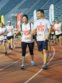 BIB: 638, 1162, 6581
                            <button type="button" onclick="openModal(5914616)" class="btn btn-primary btn-sm float-right btn-popup" data-toggle="modal" data-target=".modal-high-quality">
                        <i class="fas fa-shopping-cart"></i> Add to Cart
                    </button>
                                            <button type="button" onclick="isThisMe(5914616, true)" class="btn btn-success btn-sm float-right btn-popup btn-isme hidden" data-toggle="tooltip" data-placement="bottom" title="นี่คือรูปของคุณใช่ไหม คลิกที่นี่เพื่อเอาเข้าอัลบั้ม">
                        <i class="fas fa-plus"></i> Add to album
                    </button>
                    <button type="button" onclick="isThisMe(5914616, false)" class="btn btn-warning btn-sm float-right btn-popup btn-isnotme hidden">
                        <i class="fas fa-ban"></i> Remove from album
                    </button>