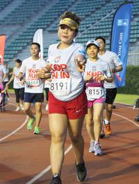 BIB: 1668, 8191, 8151
                            <button type="button" onclick="openModal(5915322)" class="btn btn-primary btn-sm float-right btn-popup" data-toggle="modal" data-target=".modal-high-quality">
                        <i class="fas fa-shopping-cart"></i> Add to Cart
                    </button>
                                            <button type="button" onclick="isThisMe(5915322, true)" class="btn btn-success btn-sm float-right btn-popup btn-isme hidden" data-toggle="tooltip" data-placement="bottom" title="นี่คือรูปของคุณใช่ไหม คลิกที่นี่เพื่อเอาเข้าอัลบั้ม">
                        <i class="fas fa-plus"></i> Add to album
                    </button>
                    <button type="button" onclick="isThisMe(5915322, false)" class="btn btn-warning btn-sm float-right btn-popup btn-isnotme hidden">
                        <i class="fas fa-ban"></i> Remove from album
                    </button>