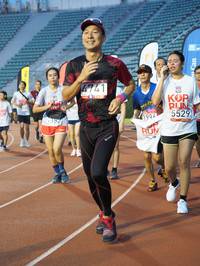 BIB: 4741, 5529, 199
                            <button type="button" onclick="openModal(5916878)" class="btn btn-primary btn-sm float-right btn-popup" data-toggle="modal" data-target=".modal-high-quality">
                        <i class="fas fa-shopping-cart"></i> Add to Cart
                    </button>
                                            <button type="button" onclick="isThisMe(5916878, true)" class="btn btn-success btn-sm float-right btn-popup btn-isme hidden" data-toggle="tooltip" data-placement="bottom" title="นี่คือรูปของคุณใช่ไหม คลิกที่นี่เพื่อเอาเข้าอัลบั้ม">
                        <i class="fas fa-plus"></i> Add to album
                    </button>
                    <button type="button" onclick="isThisMe(5916878, false)" class="btn btn-warning btn-sm float-right btn-popup btn-isnotme hidden">
                        <i class="fas fa-ban"></i> Remove from album
                    </button>