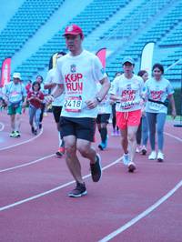 BIB: 4244, 2418, 8242, 
                            <button type="button" onclick="openModal(5926390)" class="btn btn-primary btn-sm float-right btn-popup" data-toggle="modal" data-target=".modal-high-quality">
                        <i class="fas fa-shopping-cart"></i> Add to Cart
                    </button>
                                            <button type="button" onclick="isThisMe(5926390, true)" class="btn btn-success btn-sm float-right btn-popup btn-isme hidden" data-toggle="tooltip" data-placement="bottom" title="นี่คือรูปของคุณใช่ไหม คลิกที่นี่เพื่อเอาเข้าอัลบั้ม">
                        <i class="fas fa-plus"></i> Add to album
                    </button>
                    <button type="button" onclick="isThisMe(5926390, false)" class="btn btn-warning btn-sm float-right btn-popup btn-isnotme hidden">
                        <i class="fas fa-ban"></i> Remove from album
                    </button>