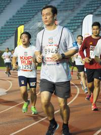 BIB: 8946, 1252
                            <button type="button" onclick="openModal(5912472)" class="btn btn-primary btn-sm float-right btn-popup" data-toggle="modal" data-target=".modal-high-quality">
                        <i class="fas fa-shopping-cart"></i> Add to Cart
                    </button>
                                            <button type="button" onclick="isThisMe(5912472, true)" class="btn btn-success btn-sm float-right btn-popup btn-isme hidden" data-toggle="tooltip" data-placement="bottom" title="นี่คือรูปของคุณใช่ไหม คลิกที่นี่เพื่อเอาเข้าอัลบั้ม">
                        <i class="fas fa-plus"></i> Add to album
                    </button>
                    <button type="button" onclick="isThisMe(5912472, false)" class="btn btn-warning btn-sm float-right btn-popup btn-isnotme hidden">
                        <i class="fas fa-ban"></i> Remove from album
                    </button>