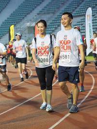 BIB: 2964, 6388, 201, 209, 6581
                            <button type="button" onclick="openModal(5914624)" class="btn btn-primary btn-sm float-right btn-popup" data-toggle="modal" data-target=".modal-high-quality">
                        <i class="fas fa-shopping-cart"></i> Add to Cart
                    </button>
                                            <button type="button" onclick="isThisMe(5914624, true)" class="btn btn-success btn-sm float-right btn-popup btn-isme hidden" data-toggle="tooltip" data-placement="bottom" title="นี่คือรูปของคุณใช่ไหม คลิกที่นี่เพื่อเอาเข้าอัลบั้ม">
                        <i class="fas fa-plus"></i> Add to album
                    </button>
                    <button type="button" onclick="isThisMe(5914624, false)" class="btn btn-warning btn-sm float-right btn-popup btn-isnotme hidden">
                        <i class="fas fa-ban"></i> Remove from album
                    </button>