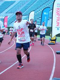 BIB: 4310, 6136, 5137, 2010
                            <button type="button" onclick="openModal(5935424)" class="btn btn-primary btn-sm float-right btn-popup" data-toggle="modal" data-target=".modal-high-quality">
                        <i class="fas fa-shopping-cart"></i> Add to Cart
                    </button>
                                            <button type="button" onclick="isThisMe(5935424, true)" class="btn btn-success btn-sm float-right btn-popup btn-isme hidden" data-toggle="tooltip" data-placement="bottom" title="นี่คือรูปของคุณใช่ไหม คลิกที่นี่เพื่อเอาเข้าอัลบั้ม">
                        <i class="fas fa-plus"></i> Add to album
                    </button>
                    <button type="button" onclick="isThisMe(5935424, false)" class="btn btn-warning btn-sm float-right btn-popup btn-isnotme hidden">
                        <i class="fas fa-ban"></i> Remove from album
                    </button>