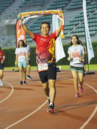 BIB: 6554, 621, 1304
                            <button type="button" onclick="openModal(5908709)" class="btn btn-primary btn-sm float-right btn-popup" data-toggle="modal" data-target=".modal-high-quality">
                        <i class="fas fa-shopping-cart"></i> Add to Cart
                    </button>
                                            <button type="button" onclick="isThisMe(5908709, true)" class="btn btn-success btn-sm float-right btn-popup btn-isme hidden" data-toggle="tooltip" data-placement="bottom" title="นี่คือรูปของคุณใช่ไหม คลิกที่นี่เพื่อเอาเข้าอัลบั้ม">
                        <i class="fas fa-plus"></i> Add to album
                    </button>
                    <button type="button" onclick="isThisMe(5908709, false)" class="btn btn-warning btn-sm float-right btn-popup btn-isnotme hidden">
                        <i class="fas fa-ban"></i> Remove from album
                    </button>