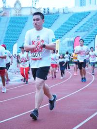 BIB: 3607, 4953
                            <button type="button" onclick="openModal(5933649)" class="btn btn-primary btn-sm float-right btn-popup" data-toggle="modal" data-target=".modal-high-quality">
                        <i class="fas fa-shopping-cart"></i> Add to Cart
                    </button>
                                            <button type="button" onclick="isThisMe(5933649, true)" class="btn btn-success btn-sm float-right btn-popup btn-isme hidden" data-toggle="tooltip" data-placement="bottom" title="นี่คือรูปของคุณใช่ไหม คลิกที่นี่เพื่อเอาเข้าอัลบั้ม">
                        <i class="fas fa-plus"></i> Add to album
                    </button>
                    <button type="button" onclick="isThisMe(5933649, false)" class="btn btn-warning btn-sm float-right btn-popup btn-isnotme hidden">
                        <i class="fas fa-ban"></i> Remove from album
                    </button>