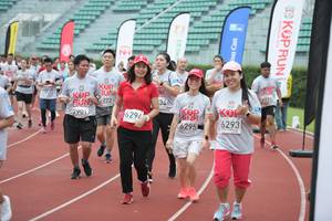 BIB: 772, 7901, 6294, 6293, 6295
                            <button type="button" onclick="openModal(6032743)" class="btn btn-primary btn-sm float-right btn-popup" data-toggle="modal" data-target=".modal-high-quality">
                        <i class="fas fa-shopping-cart"></i> Add to Cart
                    </button>
                                            <button type="button" onclick="isThisMe(6032743, true)" class="btn btn-success btn-sm float-right btn-popup btn-isme hidden" data-toggle="tooltip" data-placement="bottom" title="นี่คือรูปของคุณใช่ไหม คลิกที่นี่เพื่อเอาเข้าอัลบั้ม">
                        <i class="fas fa-plus"></i> Add to album
                    </button>
                    <button type="button" onclick="isThisMe(6032743, false)" class="btn btn-warning btn-sm float-right btn-popup btn-isnotme hidden">
                        <i class="fas fa-ban"></i> Remove from album
                    </button>