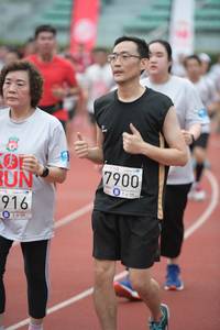 BIB: 7900, 916
                            <button type="button" onclick="openModal(6037338)" class="btn btn-primary btn-sm float-right btn-popup" data-toggle="modal" data-target=".modal-high-quality">
                        <i class="fas fa-shopping-cart"></i> Add to Cart
                    </button>
                                            <button type="button" onclick="isThisMe(6037338, true)" class="btn btn-success btn-sm float-right btn-popup btn-isme hidden" data-toggle="tooltip" data-placement="bottom" title="นี่คือรูปของคุณใช่ไหม คลิกที่นี่เพื่อเอาเข้าอัลบั้ม">
                        <i class="fas fa-plus"></i> Add to album
                    </button>
                    <button type="button" onclick="isThisMe(6037338, false)" class="btn btn-warning btn-sm float-right btn-popup btn-isnotme hidden">
                        <i class="fas fa-ban"></i> Remove from album
                    </button>