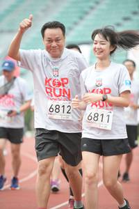 BIB: 6812, 6811
                            <button type="button" onclick="openModal(6052699)" class="btn btn-primary btn-sm float-right btn-popup" data-toggle="modal" data-target=".modal-high-quality">
                        <i class="fas fa-shopping-cart"></i> Add to Cart
                    </button>
                                            <button type="button" onclick="isThisMe(6052699, true)" class="btn btn-success btn-sm float-right btn-popup btn-isme hidden" data-toggle="tooltip" data-placement="bottom" title="นี่คือรูปของคุณใช่ไหม คลิกที่นี่เพื่อเอาเข้าอัลบั้ม">
                        <i class="fas fa-plus"></i> Add to album
                    </button>
                    <button type="button" onclick="isThisMe(6052699, false)" class="btn btn-warning btn-sm float-right btn-popup btn-isnotme hidden">
                        <i class="fas fa-ban"></i> Remove from album
                    </button>