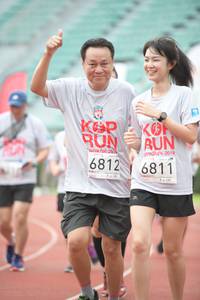 BIB: 2019, 6812, 6811
                            <button type="button" onclick="openModal(6052692)" class="btn btn-primary btn-sm float-right btn-popup" data-toggle="modal" data-target=".modal-high-quality">
                        <i class="fas fa-shopping-cart"></i> Add to Cart
                    </button>
                                            <button type="button" onclick="isThisMe(6052692, true)" class="btn btn-success btn-sm float-right btn-popup btn-isme hidden" data-toggle="tooltip" data-placement="bottom" title="นี่คือรูปของคุณใช่ไหม คลิกที่นี่เพื่อเอาเข้าอัลบั้ม">
                        <i class="fas fa-plus"></i> Add to album
                    </button>
                    <button type="button" onclick="isThisMe(6052692, false)" class="btn btn-warning btn-sm float-right btn-popup btn-isnotme hidden">
                        <i class="fas fa-ban"></i> Remove from album
                    </button>