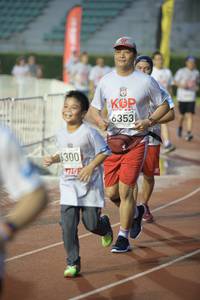 BIB: 6353, 6300
                            <button type="button" onclick="openModal(6014181)" class="btn btn-primary btn-sm float-right btn-popup" data-toggle="modal" data-target=".modal-high-quality">
                        <i class="fas fa-shopping-cart"></i> Add to Cart
                    </button>
                                            <button type="button" onclick="isThisMe(6014181, true)" class="btn btn-success btn-sm float-right btn-popup btn-isme hidden" data-toggle="tooltip" data-placement="bottom" title="นี่คือรูปของคุณใช่ไหม คลิกที่นี่เพื่อเอาเข้าอัลบั้ม">
                        <i class="fas fa-plus"></i> Add to album
                    </button>
                    <button type="button" onclick="isThisMe(6014181, false)" class="btn btn-warning btn-sm float-right btn-popup btn-isnotme hidden">
                        <i class="fas fa-ban"></i> Remove from album
                    </button>