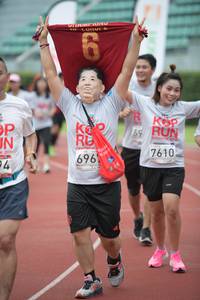 BIB: 7610, 201, 696
                            <button type="button" onclick="openModal(6034966)" class="btn btn-primary btn-sm float-right btn-popup" data-toggle="modal" data-target=".modal-high-quality">
                        <i class="fas fa-shopping-cart"></i> Add to Cart
                    </button>
                                            <button type="button" onclick="isThisMe(6034966, true)" class="btn btn-success btn-sm float-right btn-popup btn-isme hidden" data-toggle="tooltip" data-placement="bottom" title="นี่คือรูปของคุณใช่ไหม คลิกที่นี่เพื่อเอาเข้าอัลบั้ม">
                        <i class="fas fa-plus"></i> Add to album
                    </button>
                    <button type="button" onclick="isThisMe(6034966, false)" class="btn btn-warning btn-sm float-right btn-popup btn-isnotme hidden">
                        <i class="fas fa-ban"></i> Remove from album
                    </button>