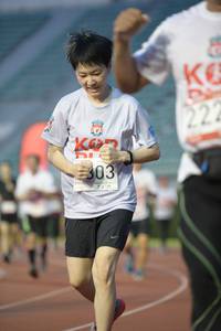 BIB: 222, 303
                            <button type="button" onclick="openModal(6021571)" class="btn btn-primary btn-sm float-right btn-popup" data-toggle="modal" data-target=".modal-high-quality">
                        <i class="fas fa-shopping-cart"></i> Add to Cart
                    </button>
                                            <button type="button" onclick="isThisMe(6021571, true)" class="btn btn-success btn-sm float-right btn-popup btn-isme hidden" data-toggle="tooltip" data-placement="bottom" title="นี่คือรูปของคุณใช่ไหม คลิกที่นี่เพื่อเอาเข้าอัลบั้ม">
                        <i class="fas fa-plus"></i> Add to album
                    </button>
                    <button type="button" onclick="isThisMe(6021571, false)" class="btn btn-warning btn-sm float-right btn-popup btn-isnotme hidden">
                        <i class="fas fa-ban"></i> Remove from album
                    </button>