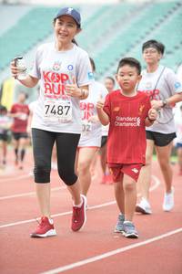 BIB: 201, 7487
                            <button type="button" onclick="openModal(6057511)" class="btn btn-primary btn-sm float-right btn-popup" data-toggle="modal" data-target=".modal-high-quality">
                        <i class="fas fa-shopping-cart"></i> Add to Cart
                    </button>
                                            <button type="button" onclick="isThisMe(6057511, true)" class="btn btn-success btn-sm float-right btn-popup btn-isme hidden" data-toggle="tooltip" data-placement="bottom" title="นี่คือรูปของคุณใช่ไหม คลิกที่นี่เพื่อเอาเข้าอัลบั้ม">
                        <i class="fas fa-plus"></i> Add to album
                    </button>
                    <button type="button" onclick="isThisMe(6057511, false)" class="btn btn-warning btn-sm float-right btn-popup btn-isnotme hidden">
                        <i class="fas fa-ban"></i> Remove from album
                    </button>