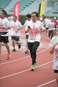 BIB: 1062
                            <button type="button" onclick="openModal(6037305)" class="btn btn-primary btn-sm float-right btn-popup" data-toggle="modal" data-target=".modal-high-quality">
                        <i class="fas fa-shopping-cart"></i> Add to Cart
                    </button>
                                            <button type="button" onclick="isThisMe(6037305, true)" class="btn btn-success btn-sm float-right btn-popup btn-isme hidden" data-toggle="tooltip" data-placement="bottom" title="นี่คือรูปของคุณใช่ไหม คลิกที่นี่เพื่อเอาเข้าอัลบั้ม">
                        <i class="fas fa-plus"></i> Add to album
                    </button>
                    <button type="button" onclick="isThisMe(6037305, false)" class="btn btn-warning btn-sm float-right btn-popup btn-isnotme hidden">
                        <i class="fas fa-ban"></i> Remove from album
                    </button>