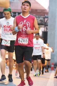 BIB: 201, 4288, 2025, 1230
                            <button type="button" onclick="openModal(5916732)" class="btn btn-primary btn-sm float-right btn-popup" data-toggle="modal" data-target=".modal-high-quality">
                        <i class="fas fa-shopping-cart"></i> Add to Cart
                    </button>
                                            <button type="button" onclick="isThisMe(5916732, true)" class="btn btn-success btn-sm float-right btn-popup btn-isme hidden" data-toggle="tooltip" data-placement="bottom" title="นี่คือรูปของคุณใช่ไหม คลิกที่นี่เพื่อเอาเข้าอัลบั้ม">
                        <i class="fas fa-plus"></i> Add to album
                    </button>
                    <button type="button" onclick="isThisMe(5916732, false)" class="btn btn-warning btn-sm float-right btn-popup btn-isnotme hidden">
                        <i class="fas fa-ban"></i> Remove from album
                    </button>