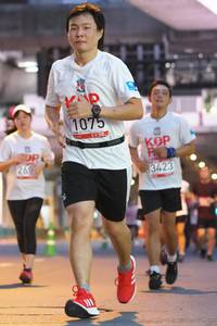 BIB: 1075, 3423
                            <button type="button" onclick="openModal(5911666)" class="btn btn-primary btn-sm float-right btn-popup" data-toggle="modal" data-target=".modal-high-quality">
                        <i class="fas fa-shopping-cart"></i> Add to Cart
                    </button>
                                            <button type="button" onclick="isThisMe(5911666, true)" class="btn btn-success btn-sm float-right btn-popup btn-isme hidden" data-toggle="tooltip" data-placement="bottom" title="นี่คือรูปของคุณใช่ไหม คลิกที่นี่เพื่อเอาเข้าอัลบั้ม">
                        <i class="fas fa-plus"></i> Add to album
                    </button>
                    <button type="button" onclick="isThisMe(5911666, false)" class="btn btn-warning btn-sm float-right btn-popup btn-isnotme hidden">
                        <i class="fas fa-ban"></i> Remove from album
                    </button>