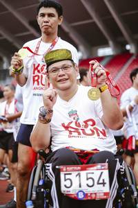 BIB: 5154
                            <button type="button" onclick="openModal(6090204)" class="btn btn-primary btn-sm float-right btn-popup" data-toggle="modal" data-target=".modal-high-quality">
                        <i class="fas fa-shopping-cart"></i> Add to Cart
                    </button>
                                            <button type="button" onclick="isThisMe(6090204, true)" class="btn btn-success btn-sm float-right btn-popup btn-isme hidden" data-toggle="tooltip" data-placement="bottom" title="นี่คือรูปของคุณใช่ไหม คลิกที่นี่เพื่อเอาเข้าอัลบั้ม">
                        <i class="fas fa-plus"></i> Add to album
                    </button>
                    <button type="button" onclick="isThisMe(6090204, false)" class="btn btn-warning btn-sm float-right btn-popup btn-isnotme hidden">
                        <i class="fas fa-ban"></i> Remove from album
                    </button>