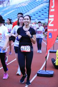 BIB: 4233
                            <button type="button" onclick="openModal(5945529)" class="btn btn-primary btn-sm float-right btn-popup" data-toggle="modal" data-target=".modal-high-quality">
                        <i class="fas fa-shopping-cart"></i> Add to Cart
                    </button>
                                            <button type="button" onclick="isThisMe(5945529, true)" class="btn btn-success btn-sm float-right btn-popup btn-isme hidden" data-toggle="tooltip" data-placement="bottom" title="นี่คือรูปของคุณใช่ไหม คลิกที่นี่เพื่อเอาเข้าอัลบั้ม">
                        <i class="fas fa-plus"></i> Add to album
                    </button>
                    <button type="button" onclick="isThisMe(5945529, false)" class="btn btn-warning btn-sm float-right btn-popup btn-isnotme hidden">
                        <i class="fas fa-ban"></i> Remove from album
                    </button>