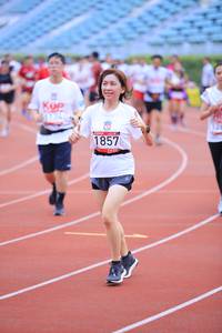 BIB: 1134, 1857
                            <button type="button" onclick="openModal(5972797)" class="btn btn-primary btn-sm float-right btn-popup" data-toggle="modal" data-target=".modal-high-quality">
                        <i class="fas fa-shopping-cart"></i> Add to Cart
                    </button>
                                            <button type="button" onclick="isThisMe(5972797, true)" class="btn btn-success btn-sm float-right btn-popup btn-isme hidden" data-toggle="tooltip" data-placement="bottom" title="นี่คือรูปของคุณใช่ไหม คลิกที่นี่เพื่อเอาเข้าอัลบั้ม">
                        <i class="fas fa-plus"></i> Add to album
                    </button>
                    <button type="button" onclick="isThisMe(5972797, false)" class="btn btn-warning btn-sm float-right btn-popup btn-isnotme hidden">
                        <i class="fas fa-ban"></i> Remove from album
                    </button>