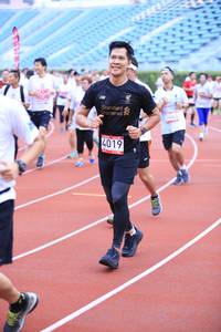 BIB: 4019, 
                            <button type="button" onclick="openModal(5968334)" class="btn btn-primary btn-sm float-right btn-popup" data-toggle="modal" data-target=".modal-high-quality">
                        <i class="fas fa-shopping-cart"></i> Add to Cart
                    </button>
                                            <button type="button" onclick="isThisMe(5968334, true)" class="btn btn-success btn-sm float-right btn-popup btn-isme hidden" data-toggle="tooltip" data-placement="bottom" title="นี่คือรูปของคุณใช่ไหม คลิกที่นี่เพื่อเอาเข้าอัลบั้ม">
                        <i class="fas fa-plus"></i> Add to album
                    </button>
                    <button type="button" onclick="isThisMe(5968334, false)" class="btn btn-warning btn-sm float-right btn-popup btn-isnotme hidden">
                        <i class="fas fa-ban"></i> Remove from album
                    </button>