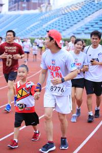 BIB: 8776
                            <button type="button" onclick="openModal(5969311)" class="btn btn-primary btn-sm float-right btn-popup" data-toggle="modal" data-target=".modal-high-quality">
                        <i class="fas fa-shopping-cart"></i> Add to Cart
                    </button>
                                            <button type="button" onclick="isThisMe(5969311, true)" class="btn btn-success btn-sm float-right btn-popup btn-isme hidden" data-toggle="tooltip" data-placement="bottom" title="นี่คือรูปของคุณใช่ไหม คลิกที่นี่เพื่อเอาเข้าอัลบั้ม">
                        <i class="fas fa-plus"></i> Add to album
                    </button>
                    <button type="button" onclick="isThisMe(5969311, false)" class="btn btn-warning btn-sm float-right btn-popup btn-isnotme hidden">
                        <i class="fas fa-ban"></i> Remove from album
                    </button>