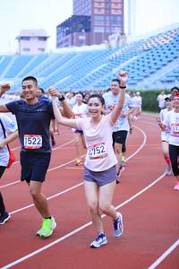 BIB: 1522, 4752
                            <button type="button" onclick="openModal(5962104)" class="btn btn-primary btn-sm float-right btn-popup" data-toggle="modal" data-target=".modal-high-quality">
                        <i class="fas fa-shopping-cart"></i> Add to Cart
                    </button>
                                            <button type="button" onclick="isThisMe(5962104, true)" class="btn btn-success btn-sm float-right btn-popup btn-isme hidden" data-toggle="tooltip" data-placement="bottom" title="นี่คือรูปของคุณใช่ไหม คลิกที่นี่เพื่อเอาเข้าอัลบั้ม">
                        <i class="fas fa-plus"></i> Add to album
                    </button>
                    <button type="button" onclick="isThisMe(5962104, false)" class="btn btn-warning btn-sm float-right btn-popup btn-isnotme hidden">
                        <i class="fas fa-ban"></i> Remove from album
                    </button>