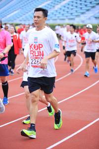 BIB: 226
                            <button type="button" onclick="openModal(5970658)" class="btn btn-primary btn-sm float-right btn-popup" data-toggle="modal" data-target=".modal-high-quality">
                        <i class="fas fa-shopping-cart"></i> Add to Cart
                    </button>
                                            <button type="button" onclick="isThisMe(5970658, true)" class="btn btn-success btn-sm float-right btn-popup btn-isme hidden" data-toggle="tooltip" data-placement="bottom" title="นี่คือรูปของคุณใช่ไหม คลิกที่นี่เพื่อเอาเข้าอัลบั้ม">
                        <i class="fas fa-plus"></i> Add to album
                    </button>
                    <button type="button" onclick="isThisMe(5970658, false)" class="btn btn-warning btn-sm float-right btn-popup btn-isnotme hidden">
                        <i class="fas fa-ban"></i> Remove from album
                    </button>