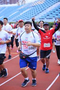 BIB: 855, 664, 2422
                            <button type="button" onclick="openModal(5968464)" class="btn btn-primary btn-sm float-right btn-popup" data-toggle="modal" data-target=".modal-high-quality">
                        <i class="fas fa-shopping-cart"></i> Add to Cart
                    </button>
                                            <button type="button" onclick="isThisMe(5968464, true)" class="btn btn-success btn-sm float-right btn-popup btn-isme hidden" data-toggle="tooltip" data-placement="bottom" title="นี่คือรูปของคุณใช่ไหม คลิกที่นี่เพื่อเอาเข้าอัลบั้ม">
                        <i class="fas fa-plus"></i> Add to album
                    </button>
                    <button type="button" onclick="isThisMe(5968464, false)" class="btn btn-warning btn-sm float-right btn-popup btn-isnotme hidden">
                        <i class="fas fa-ban"></i> Remove from album
                    </button>