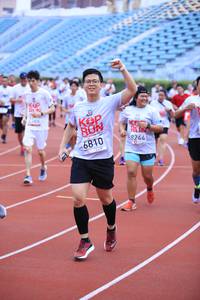 BIB: 366, 8244, 6810
                            <button type="button" onclick="openModal(5969240)" class="btn btn-primary btn-sm float-right btn-popup" data-toggle="modal" data-target=".modal-high-quality">
                        <i class="fas fa-shopping-cart"></i> Add to Cart
                    </button>
                                            <button type="button" onclick="isThisMe(5969240, true)" class="btn btn-success btn-sm float-right btn-popup btn-isme hidden" data-toggle="tooltip" data-placement="bottom" title="นี่คือรูปของคุณใช่ไหม คลิกที่นี่เพื่อเอาเข้าอัลบั้ม">
                        <i class="fas fa-plus"></i> Add to album
                    </button>
                    <button type="button" onclick="isThisMe(5969240, false)" class="btn btn-warning btn-sm float-right btn-popup btn-isnotme hidden">
                        <i class="fas fa-ban"></i> Remove from album
                    </button>