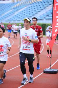 BIB: 201, 1906
                            <button type="button" onclick="openModal(5974961)" class="btn btn-primary btn-sm float-right btn-popup" data-toggle="modal" data-target=".modal-high-quality">
                        <i class="fas fa-shopping-cart"></i> Add to Cart
                    </button>
                                            <button type="button" onclick="isThisMe(5974961, true)" class="btn btn-success btn-sm float-right btn-popup btn-isme hidden" data-toggle="tooltip" data-placement="bottom" title="นี่คือรูปของคุณใช่ไหม คลิกที่นี่เพื่อเอาเข้าอัลบั้ม">
                        <i class="fas fa-plus"></i> Add to album
                    </button>
                    <button type="button" onclick="isThisMe(5974961, false)" class="btn btn-warning btn-sm float-right btn-popup btn-isnotme hidden">
                        <i class="fas fa-ban"></i> Remove from album
                    </button>