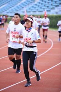 BIB: 1623, 1179
                            <button type="button" onclick="openModal(5975038)" class="btn btn-primary btn-sm float-right btn-popup" data-toggle="modal" data-target=".modal-high-quality">
                        <i class="fas fa-shopping-cart"></i> Add to Cart
                    </button>
                                            <button type="button" onclick="isThisMe(5975038, true)" class="btn btn-success btn-sm float-right btn-popup btn-isme hidden" data-toggle="tooltip" data-placement="bottom" title="นี่คือรูปของคุณใช่ไหม คลิกที่นี่เพื่อเอาเข้าอัลบั้ม">
                        <i class="fas fa-plus"></i> Add to album
                    </button>
                    <button type="button" onclick="isThisMe(5975038, false)" class="btn btn-warning btn-sm float-right btn-popup btn-isnotme hidden">
                        <i class="fas fa-ban"></i> Remove from album
                    </button>