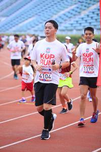 BIB: 1190, 573, 4104
                            <button type="button" onclick="openModal(5976893)" class="btn btn-primary btn-sm float-right btn-popup" data-toggle="modal" data-target=".modal-high-quality">
                        <i class="fas fa-shopping-cart"></i> Add to Cart
                    </button>
                                            <button type="button" onclick="isThisMe(5976893, true)" class="btn btn-success btn-sm float-right btn-popup btn-isme hidden" data-toggle="tooltip" data-placement="bottom" title="นี่คือรูปของคุณใช่ไหม คลิกที่นี่เพื่อเอาเข้าอัลบั้ม">
                        <i class="fas fa-plus"></i> Add to album
                    </button>
                    <button type="button" onclick="isThisMe(5976893, false)" class="btn btn-warning btn-sm float-right btn-popup btn-isnotme hidden">
                        <i class="fas fa-ban"></i> Remove from album
                    </button>