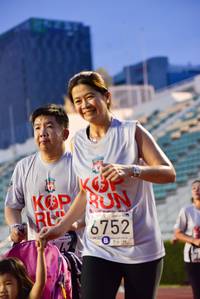 BIB: 6752
                            <button type="button" onclick="openModal(5991357)" class="btn btn-primary btn-sm float-right btn-popup" data-toggle="modal" data-target=".modal-high-quality">
                        <i class="fas fa-shopping-cart"></i> Add to Cart
                    </button>
                                            <button type="button" onclick="isThisMe(5991357, true)" class="btn btn-success btn-sm float-right btn-popup btn-isme hidden" data-toggle="tooltip" data-placement="bottom" title="นี่คือรูปของคุณใช่ไหม คลิกที่นี่เพื่อเอาเข้าอัลบั้ม">
                        <i class="fas fa-plus"></i> Add to album
                    </button>
                    <button type="button" onclick="isThisMe(5991357, false)" class="btn btn-warning btn-sm float-right btn-popup btn-isnotme hidden">
                        <i class="fas fa-ban"></i> Remove from album
                    </button>