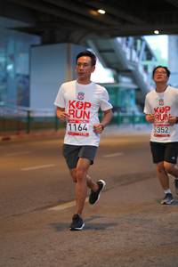 BIB: 1164, 5352
                            <button type="button" onclick="openModal(5926098)" class="btn btn-primary btn-sm float-right btn-popup" data-toggle="modal" data-target=".modal-high-quality">
                        <i class="fas fa-shopping-cart"></i> Add to Cart
                    </button>
                                            <button type="button" onclick="isThisMe(5926098, true)" class="btn btn-success btn-sm float-right btn-popup btn-isme hidden" data-toggle="tooltip" data-placement="bottom" title="นี่คือรูปของคุณใช่ไหม คลิกที่นี่เพื่อเอาเข้าอัลบั้ม">
                        <i class="fas fa-plus"></i> Add to album
                    </button>
                    <button type="button" onclick="isThisMe(5926098, false)" class="btn btn-warning btn-sm float-right btn-popup btn-isnotme hidden">
                        <i class="fas fa-ban"></i> Remove from album
                    </button>