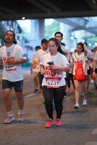 BIB: 4240, 201, 4239
                            <button type="button" onclick="openModal(5926706)" class="btn btn-primary btn-sm float-right btn-popup" data-toggle="modal" data-target=".modal-high-quality">
                        <i class="fas fa-shopping-cart"></i> Add to Cart
                    </button>
                                            <button type="button" onclick="isThisMe(5926706, true)" class="btn btn-success btn-sm float-right btn-popup btn-isme hidden" data-toggle="tooltip" data-placement="bottom" title="นี่คือรูปของคุณใช่ไหม คลิกที่นี่เพื่อเอาเข้าอัลบั้ม">
                        <i class="fas fa-plus"></i> Add to album
                    </button>
                    <button type="button" onclick="isThisMe(5926706, false)" class="btn btn-warning btn-sm float-right btn-popup btn-isnotme hidden">
                        <i class="fas fa-ban"></i> Remove from album
                    </button>