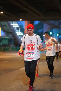 BIB: 018, 2010, 1314
                            <button type="button" onclick="openModal(5885937)" class="btn btn-primary btn-sm float-right btn-popup" data-toggle="modal" data-target=".modal-high-quality">
                        <i class="fas fa-shopping-cart"></i> Add to Cart
                    </button>
                                            <button type="button" onclick="isThisMe(5885937, true)" class="btn btn-success btn-sm float-right btn-popup btn-isme hidden" data-toggle="tooltip" data-placement="bottom" title="นี่คือรูปของคุณใช่ไหม คลิกที่นี่เพื่อเอาเข้าอัลบั้ม">
                        <i class="fas fa-plus"></i> Add to album
                    </button>
                    <button type="button" onclick="isThisMe(5885937, false)" class="btn btn-warning btn-sm float-right btn-popup btn-isnotme hidden">
                        <i class="fas fa-ban"></i> Remove from album
                    </button>