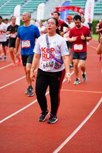 BIB: 828, 9392, 669
                            <button type="button" onclick="openModal(5940098)" class="btn btn-primary btn-sm float-right btn-popup" data-toggle="modal" data-target=".modal-high-quality">
                        <i class="fas fa-shopping-cart"></i> Add to Cart
                    </button>
                                            <button type="button" onclick="isThisMe(5940098, true)" class="btn btn-success btn-sm float-right btn-popup btn-isme hidden" data-toggle="tooltip" data-placement="bottom" title="นี่คือรูปของคุณใช่ไหม คลิกที่นี่เพื่อเอาเข้าอัลบั้ม">
                        <i class="fas fa-plus"></i> Add to album
                    </button>
                    <button type="button" onclick="isThisMe(5940098, false)" class="btn btn-warning btn-sm float-right btn-popup btn-isnotme hidden">
                        <i class="fas fa-ban"></i> Remove from album
                    </button>